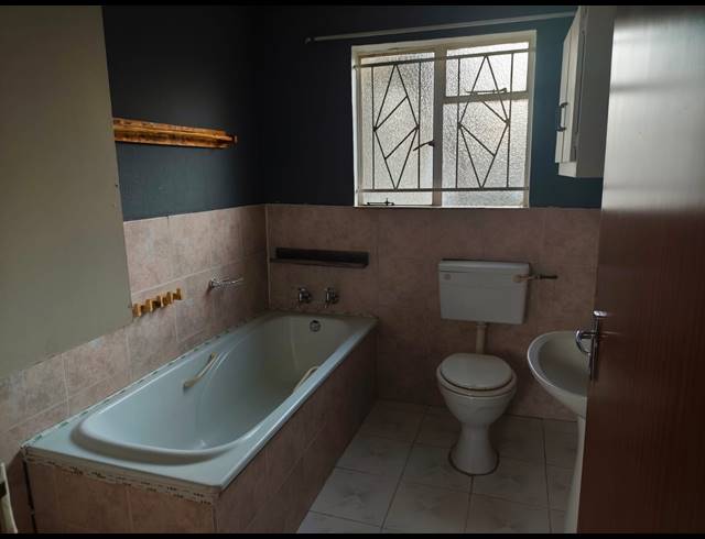 5 BEDROOM HOUSE FOR SALE IN WILGEHOF
